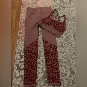 Fabletics dusty rose size small leopard workout set